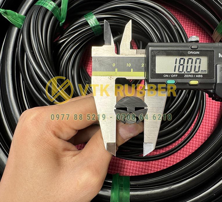 Giúp bảo vệ mép tôn, chống rung và tạo thẩm mỹ cho cửa, nắp máy hoặc vách ngăn kim loại