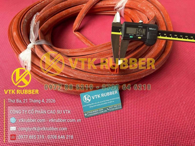 Ron silicon đỏ chữ E 17.4x18.1x1.0