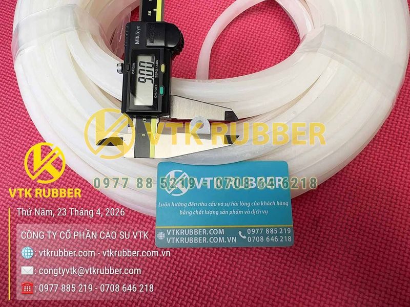 Ron silicon trắng chữ D 12x9x5