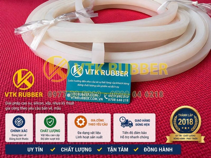 Ron silicon trắng sọc gân hình vuông