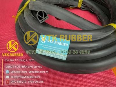 Tại sao nên dùng ron cao su chữ E cho hệ thống cửa kho mát và kho đông?