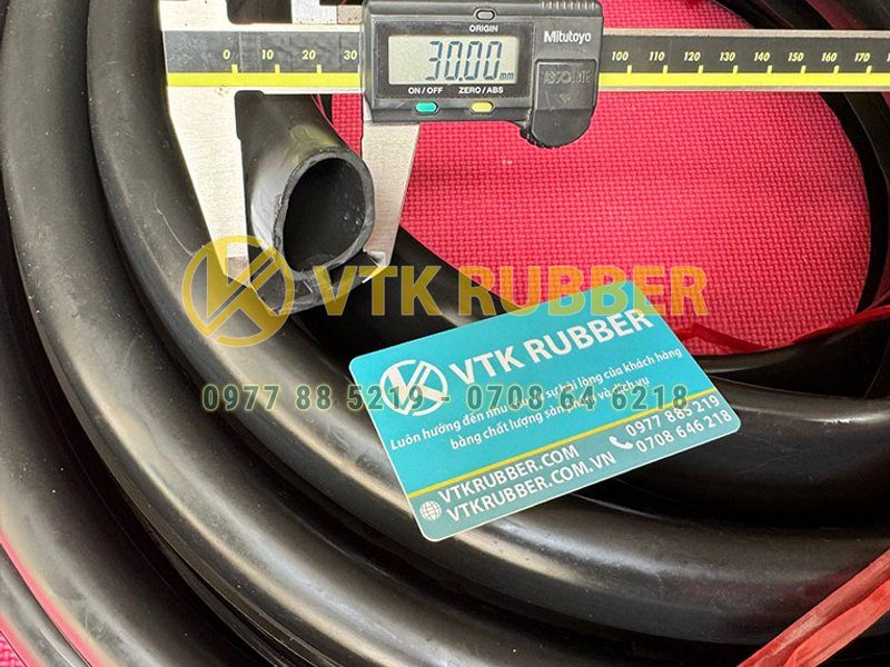 Ron cao su bịt kín khe cửa phòng – Bền dẻo, chống thấm nước