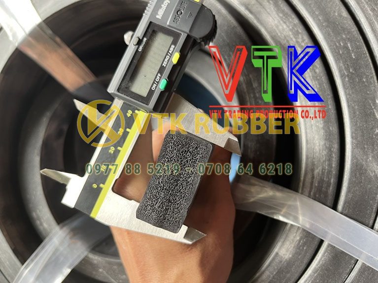 110 ron cao su cua thung xe o binh dinh 03 min