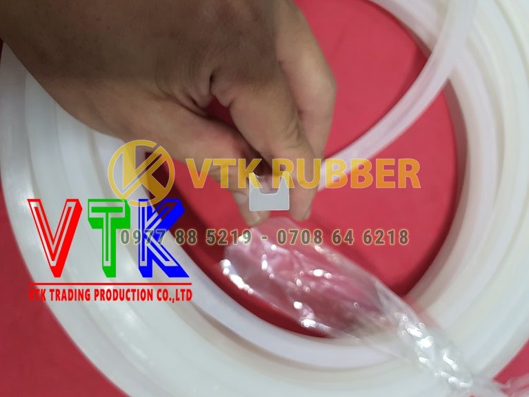 105 ron cao su cua thung xe o tinh quang tri 06 min