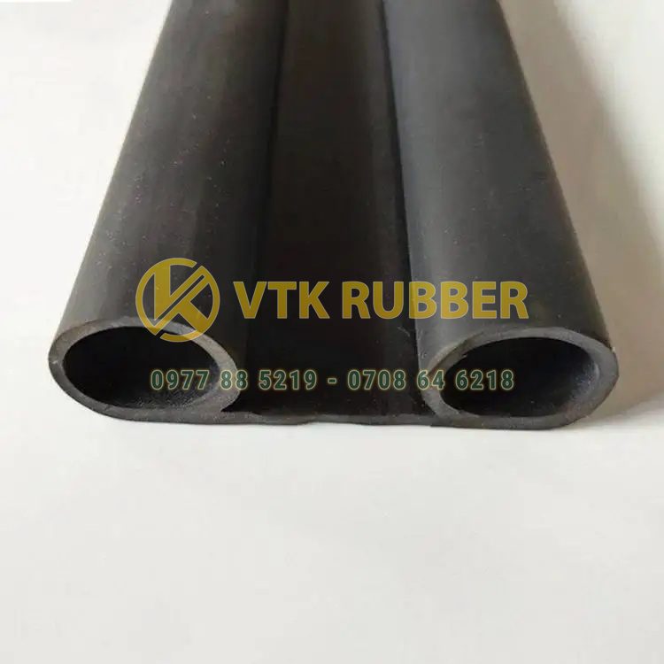Ron chữ P được dùng phổ biến cho cửa kho lạnh, giúp tăng độ kín, giảm rung, ngăn hơi lạnh thất thoát. Dễ thi công, phù hợp cho nhiều loại cửa khác nhau