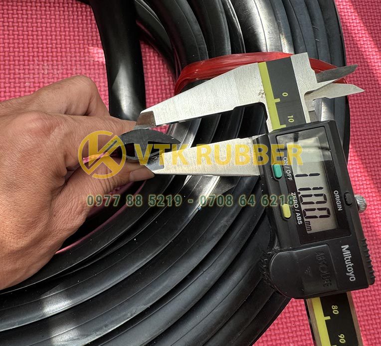 Sử dụng trong cửa nhôm kính, ron chữ K giúp ngăn gió, giảm tiếng ồn và tăng tuổi thọ cho phụ kiện cửa