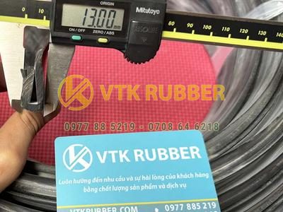 Ron silicon đen chữ U 13x33x4, khe 5mm – Đóng kín, chống thấm tốt