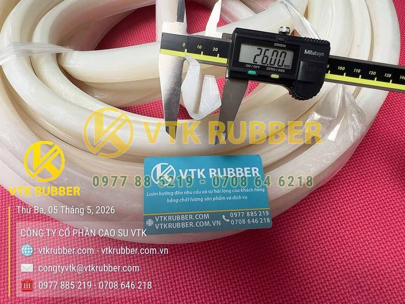 Ron silicon trắng chữ U 26x33x5.5