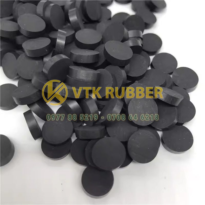 Sản phẩm dùng cho thiết bị cơ khí, động cơ, máy nén khí. Vòng đệm cao su giúp giảm tiếng ồn, chịu lực nén cao và không bị biến dạng sau thời gian sử dụng dài