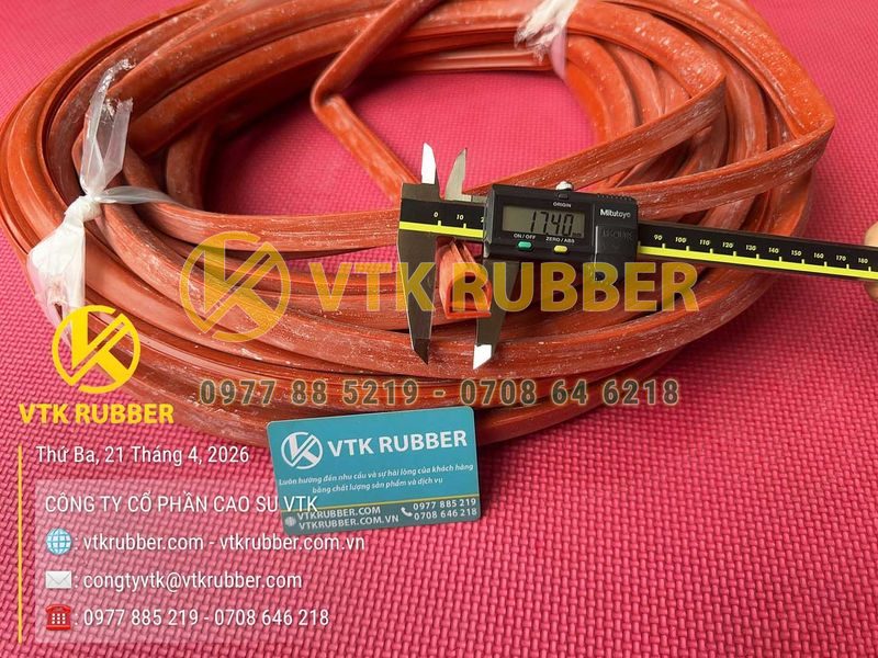 Ron silicon đỏ chữ E 17.4x18.1x1.0