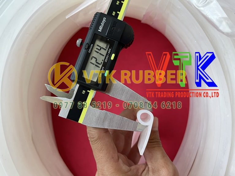 102 ron cao su cua thung xe o tinh nghe an 08 min
