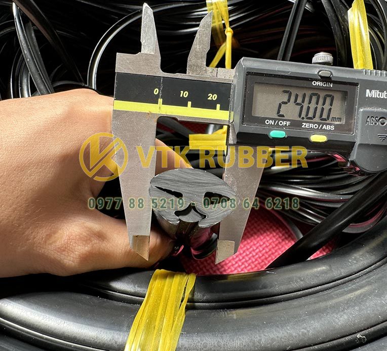 Ron chữ K với độ đàn hồi cao, dễ ép vào khe cửa, giúp chống thấm, chống bụi, phù hợp cho cửa xe, tủ điện