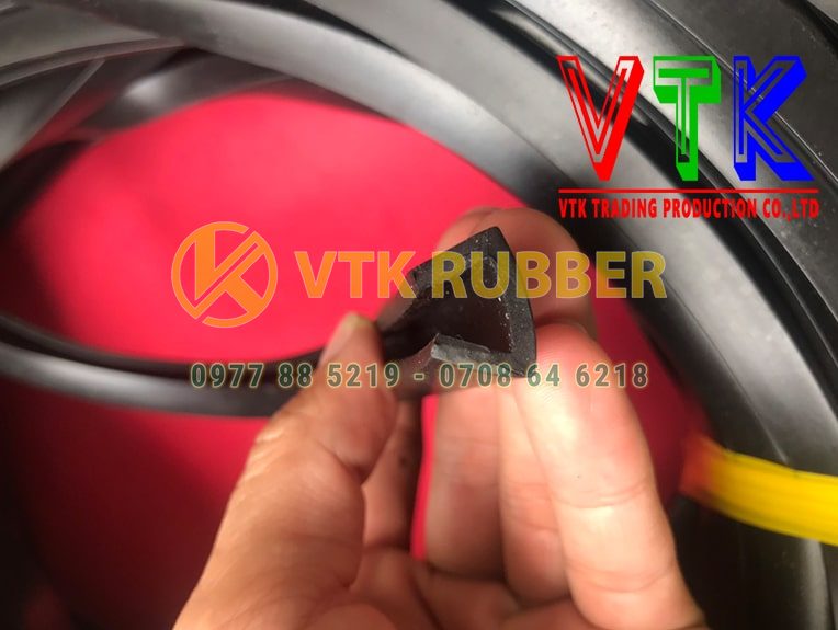 35 xuong san xuat gioang silicon chiu nhiet do chu e o tinh binh dinh 04 min