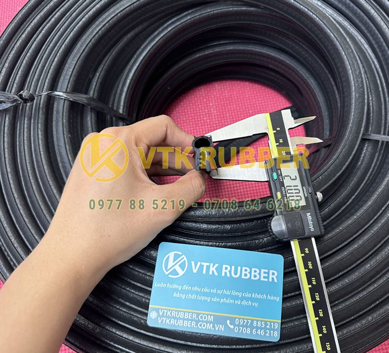 Ron cao su xốp kẽm XK chuyên dùng để làm kín, chống ồn, giảm rung cho cửa xe, tủ điện, máy móc công nghiệp. Độ đàn hồi cao, bền với thời tiết