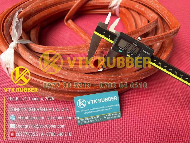 Ron silicon đỏ chữ E 17.4x18.1x1.0